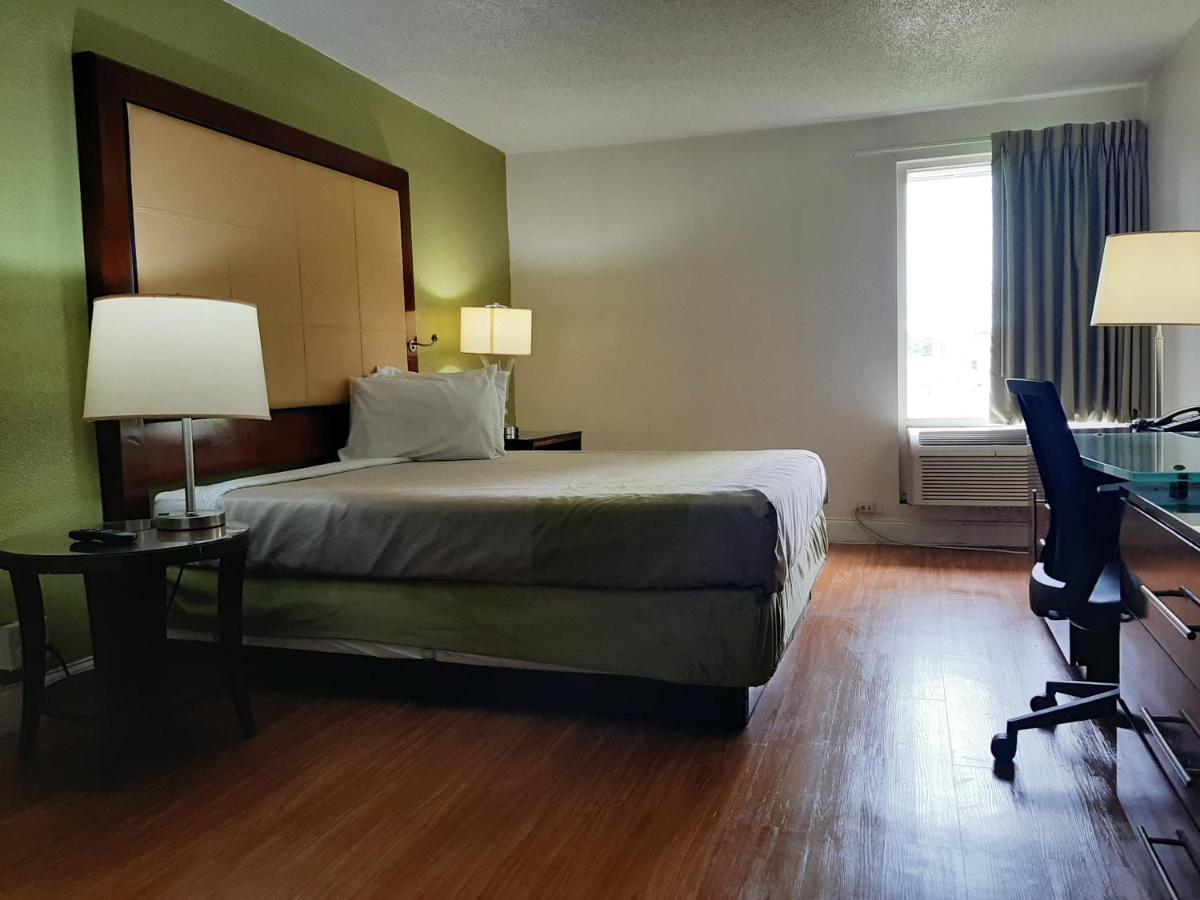 Econo Lodge Airport Near Billy Graham Parkway Charlotte Dış mekan fotoğraf