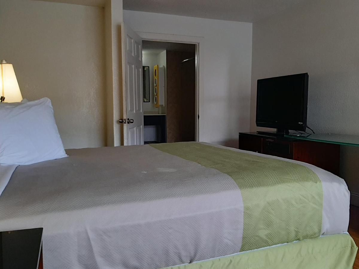 Econo Lodge Airport Near Billy Graham Parkway Charlotte Dış mekan fotoğraf