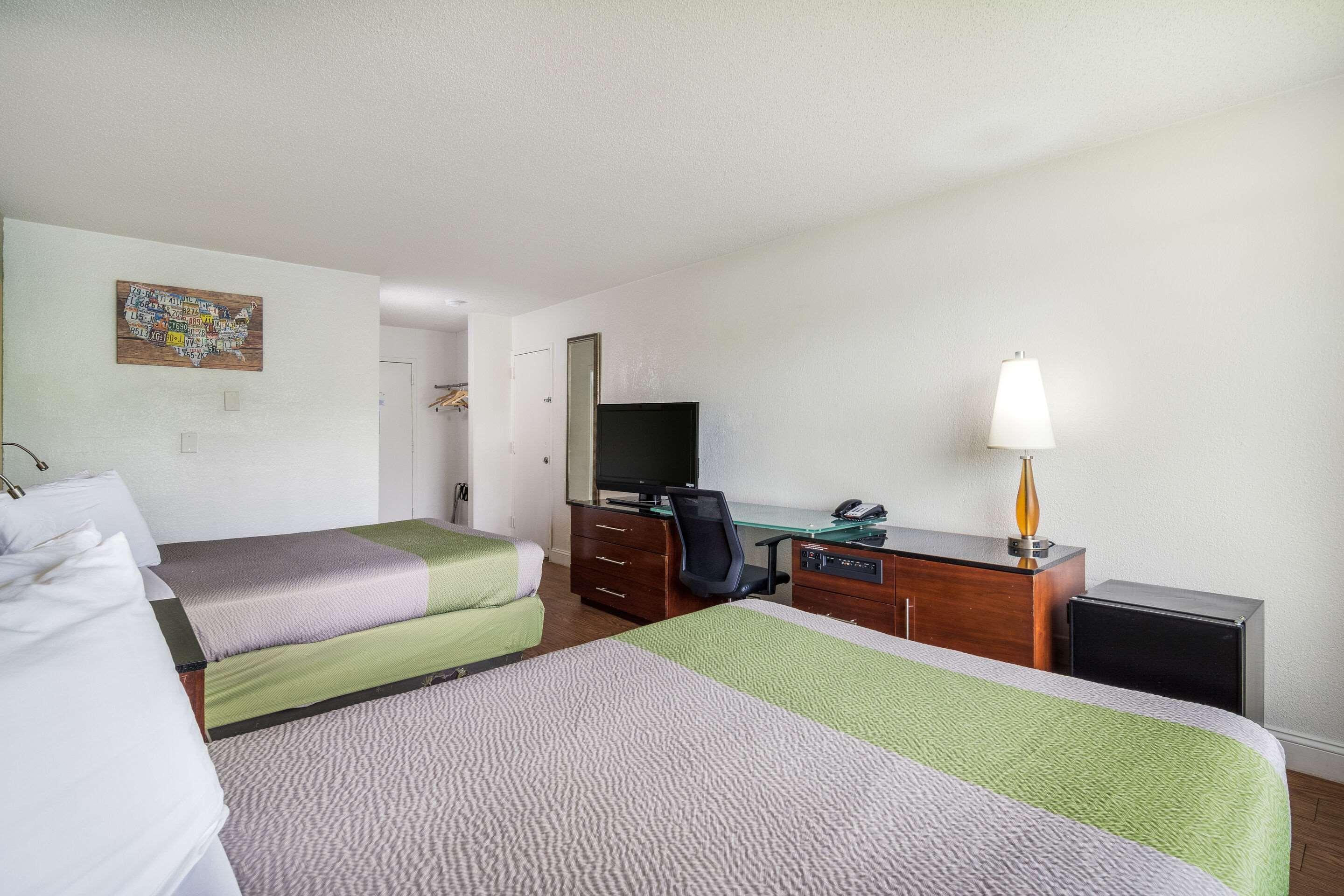 Econo Lodge Airport Near Billy Graham Parkway Charlotte Dış mekan fotoğraf