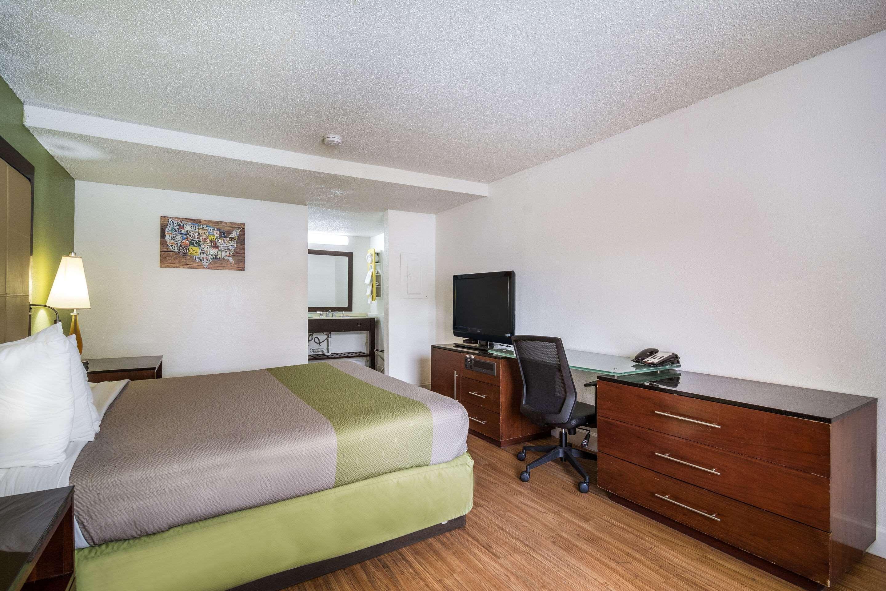 Econo Lodge Airport Near Billy Graham Parkway Charlotte Dış mekan fotoğraf