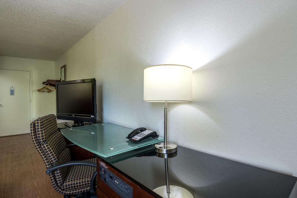 Econo Lodge Airport Near Billy Graham Parkway Charlotte Dış mekan fotoğraf