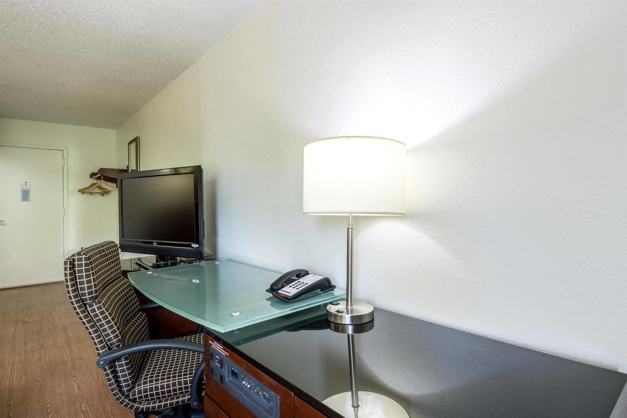 Econo Lodge Airport Near Billy Graham Parkway Charlotte Dış mekan fotoğraf
