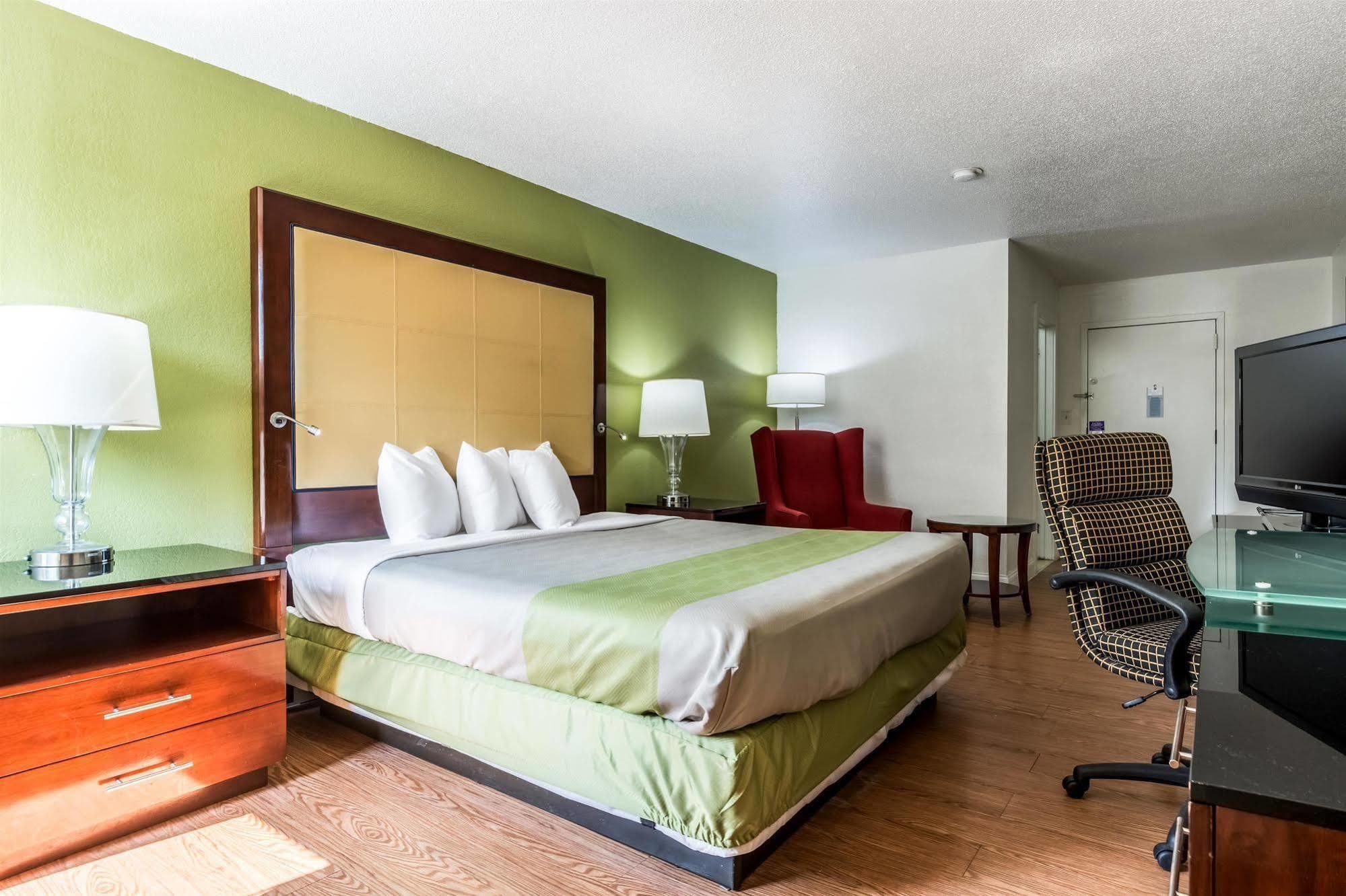 Econo Lodge Airport Near Billy Graham Parkway Charlotte Dış mekan fotoğraf