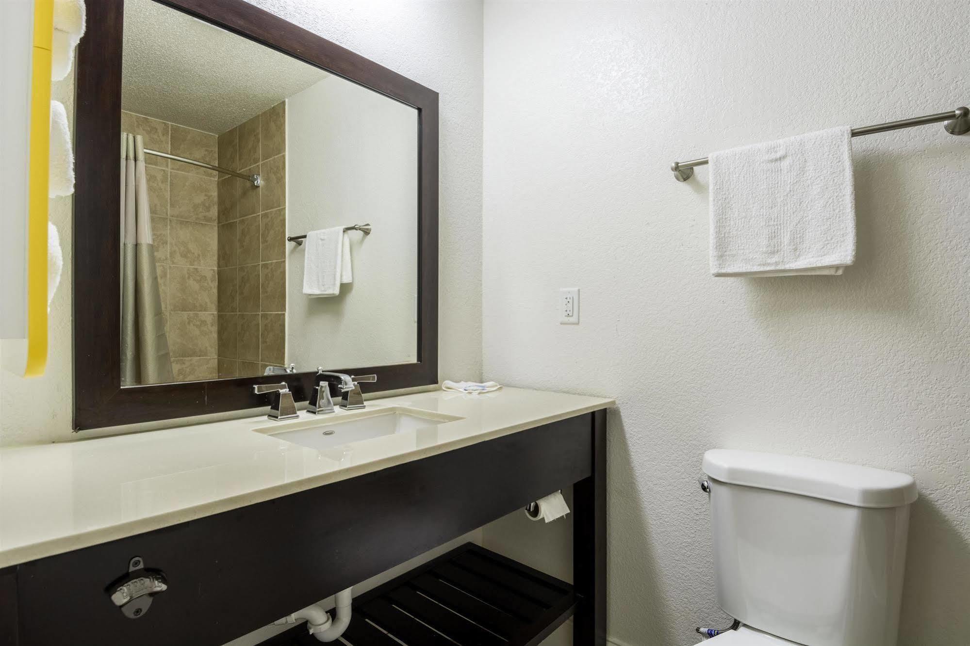 Econo Lodge Airport Near Billy Graham Parkway Charlotte Dış mekan fotoğraf